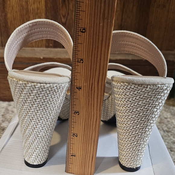 Women's Solid Color Apricot Platform Sandals - Picture 4 of 7